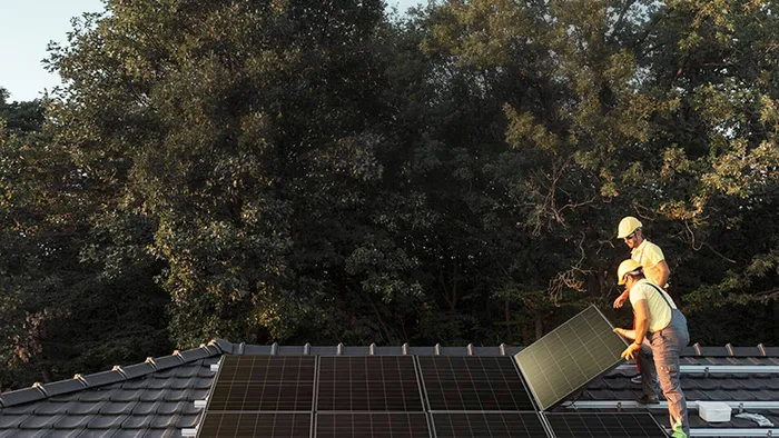 Como as soluções da AIKO são instaladas e mantidas?