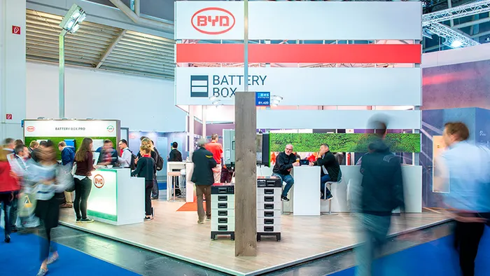 Que garantias e suporte oferece a BYD Battery-Box?