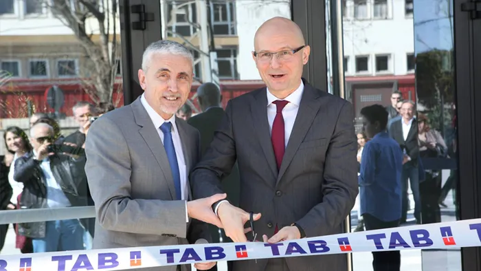 Que garantias e suporte oferece a TAB Batteries?